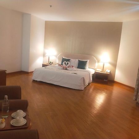 Thumrin Thana Hotel Trang Luaran gambar