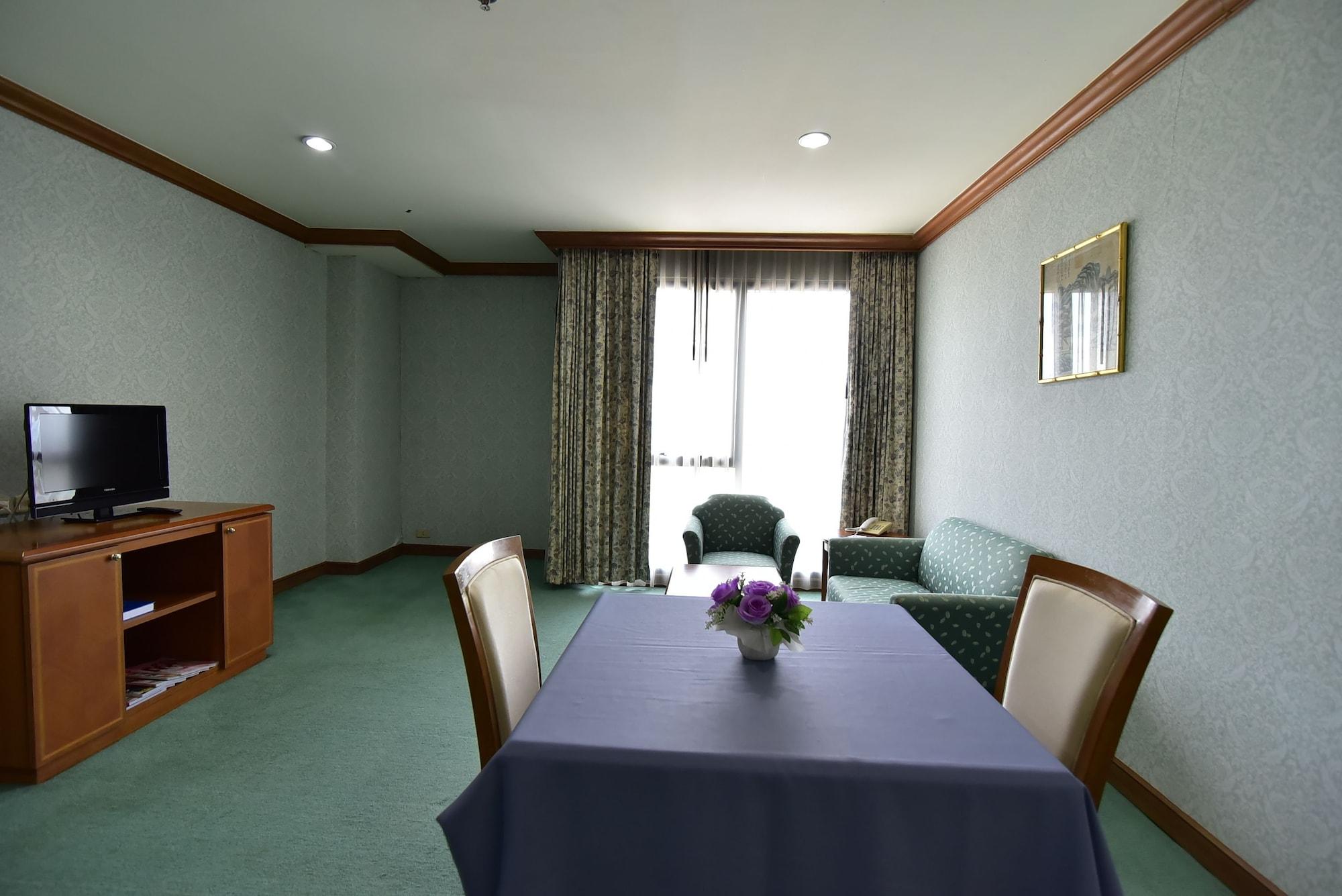Thumrin Thana Hotel Trang Luaran gambar