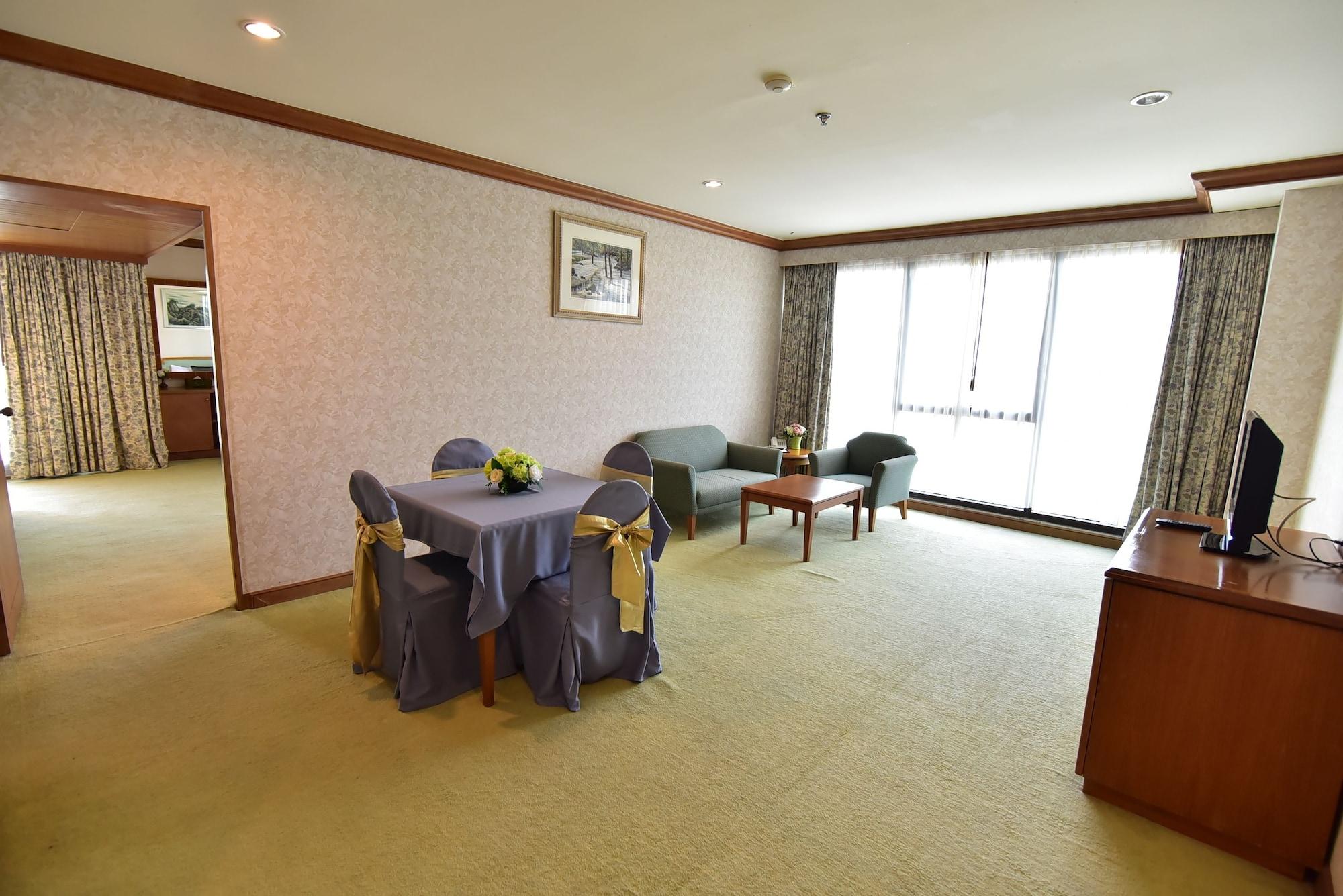Thumrin Thana Hotel Trang Luaran gambar