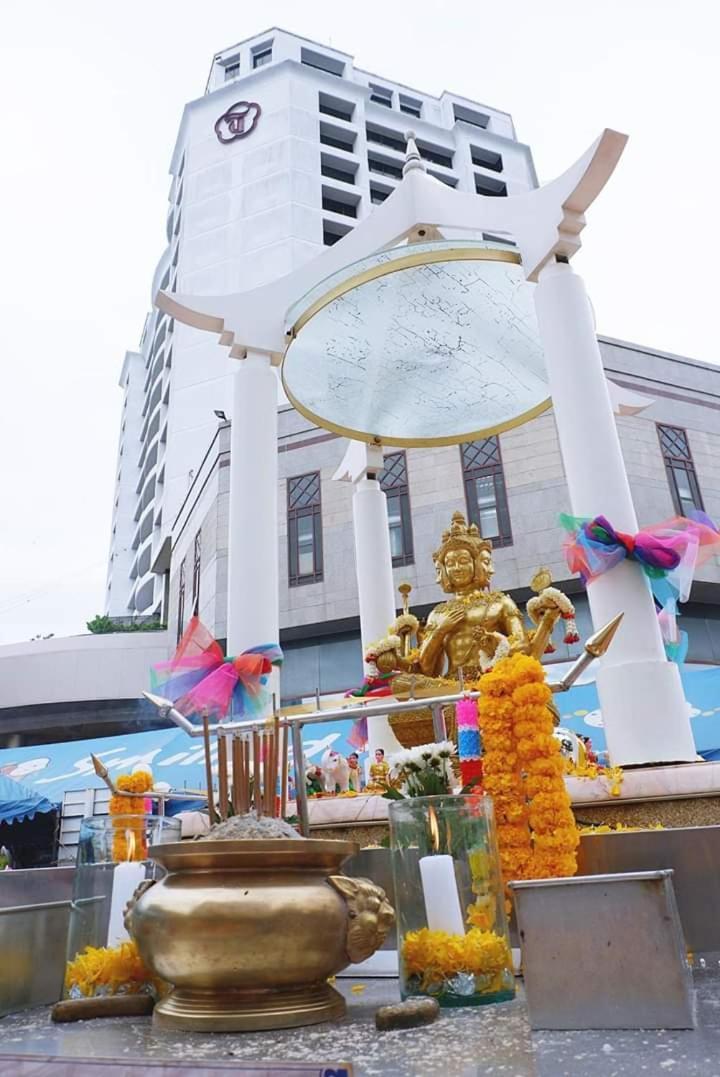 Thumrin Thana Hotel Trang Luaran gambar