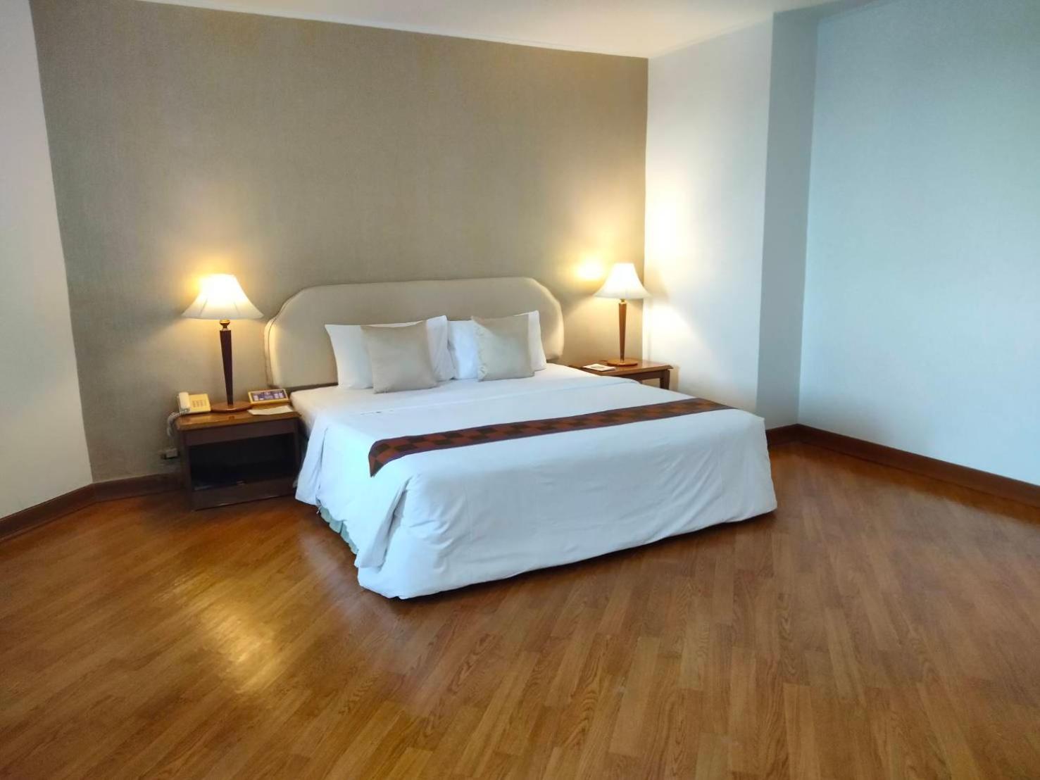 Thumrin Thana Hotel Trang Luaran gambar
