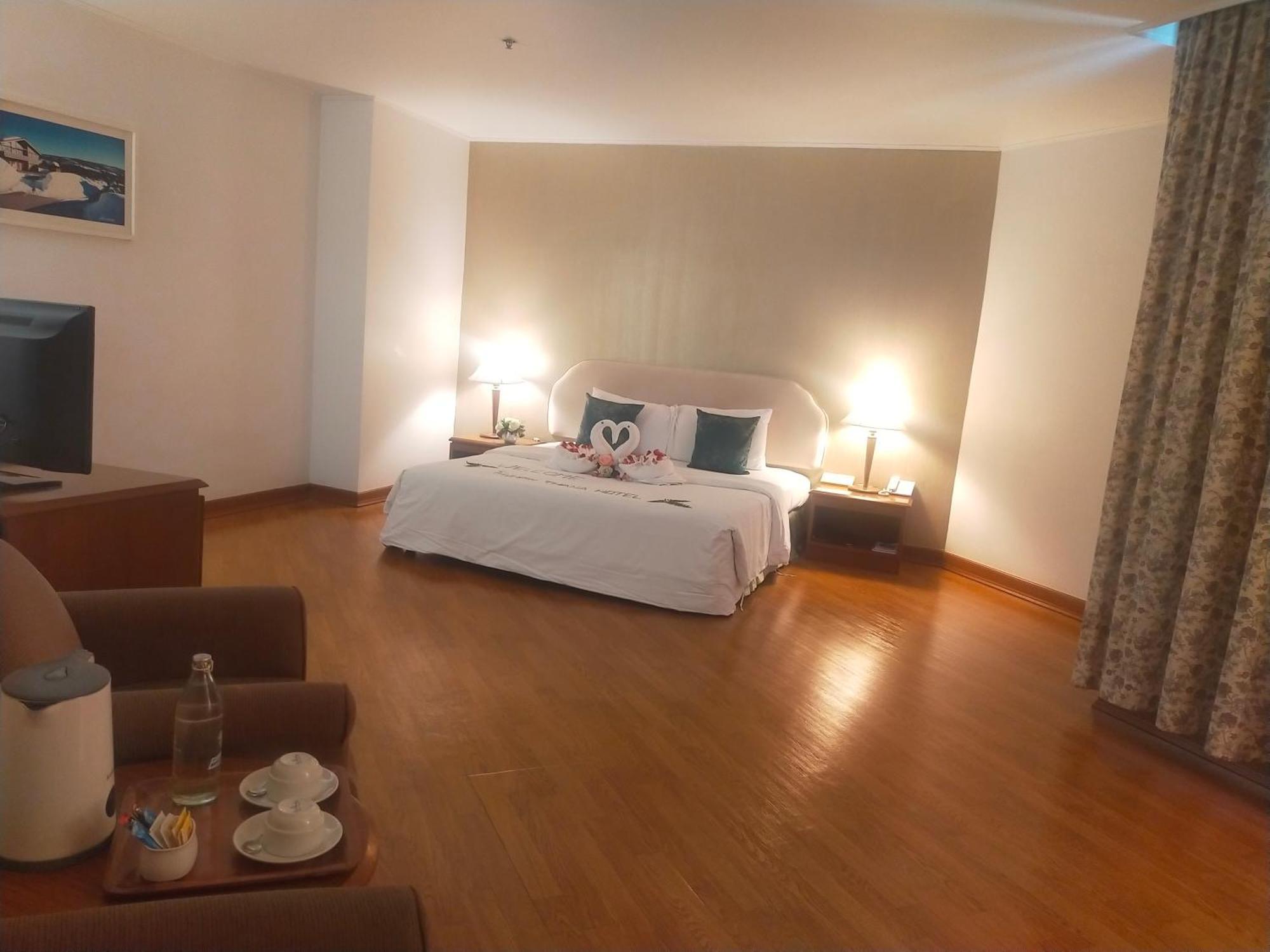 Thumrin Thana Hotel Trang Luaran gambar