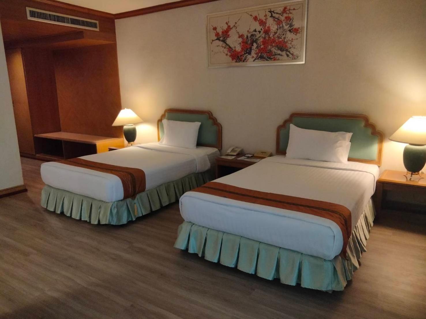Thumrin Thana Hotel Trang Bilik gambar