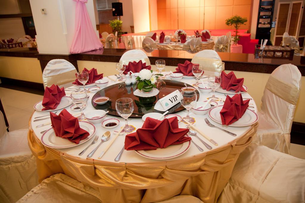 Thumrin Thana Hotel Trang Luaran gambar