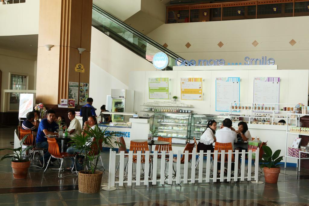 Thumrin Thana Hotel Trang Luaran gambar