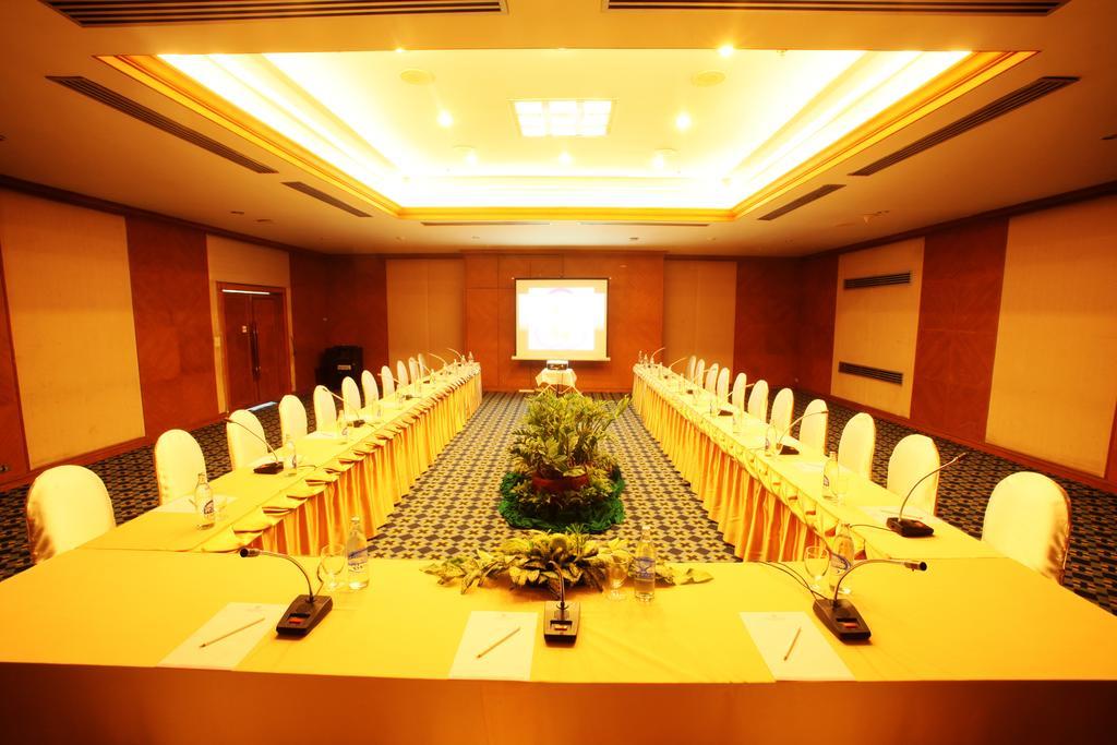 Thumrin Thana Hotel Trang Luaran gambar