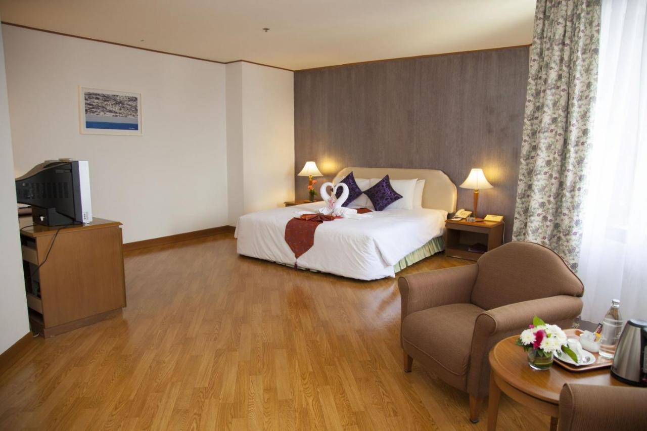 Thumrin Thana Hotel Trang Luaran gambar